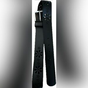 Leather Belt. Excellent condition. 70% Genuine bonded leather. Women’s size M/L